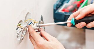Электромонтажные работы в Каменске-Уральском от Мастер24 — электромонтаж под ключ, цены от 1702 руб., заказать услуги